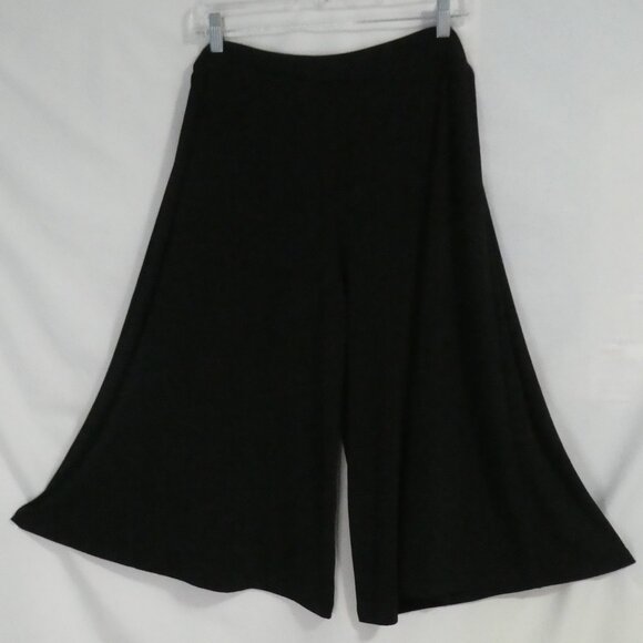 AB STUDIO | large | Capri Leggings With Decorative Double String Sides | USA - Picture 2 of 16